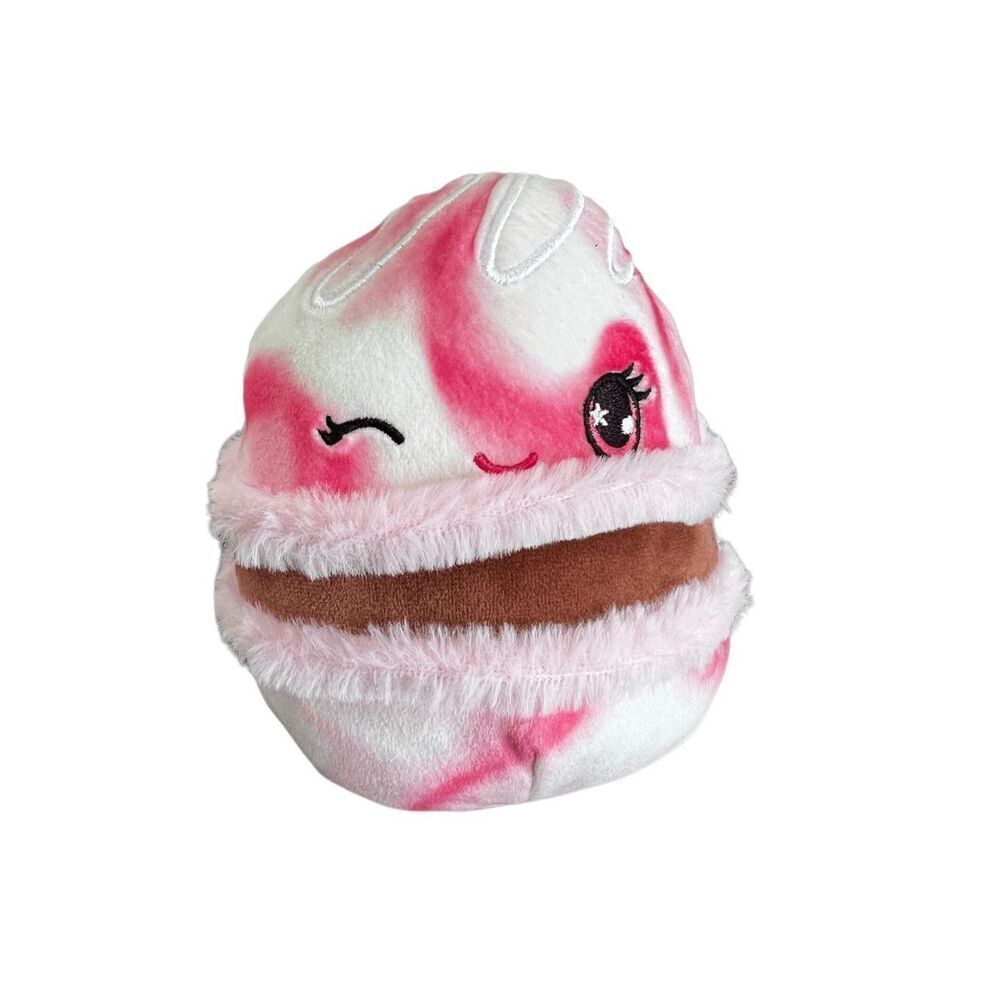 Squishmallows Myster Squad strawberry Scented Macaron